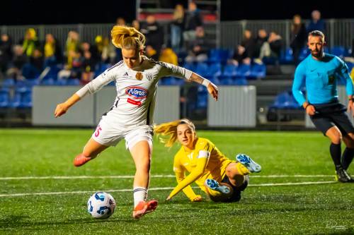 Noelle Vilčnik je preigrala igralko Radomelj in povedla murašice v vodstvo.