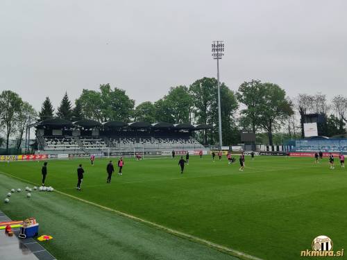 Prvi trening Ivana Kurtušića je potekal v deževnem vremenu.