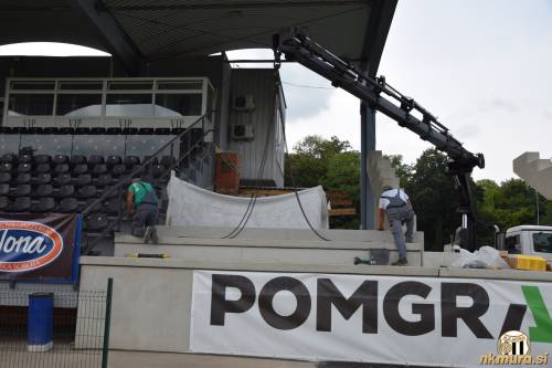 Severozahodna tribuna počasi dobiva podobo.