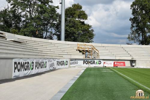 Severozahodna tribuna.