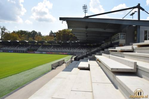 Severozahodna tribuna.