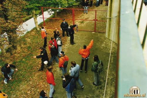 Dogajanje za severno tribuno.