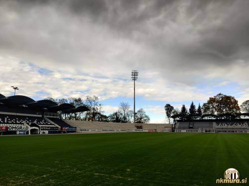 Tribuna.