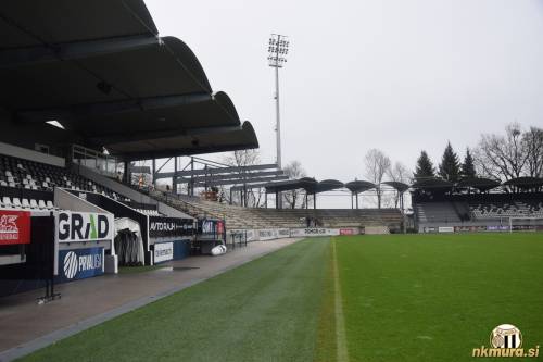 Pogled na tribuno.