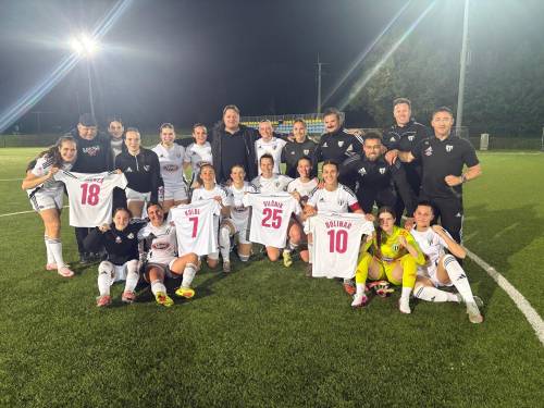 Stojijo od leve: Asja Cvetkovič, Simon Jakšič, Lucija Kos, Hana Serec, Gala Dasović Ravnik, Elena Paneska, Robert Kuzmič (predsednik), Gaja Bizjak, Ariana Kovačič, Damjan Vuzem (trener vratark), Žiga Žekš (fizioterapevt), Štefan Horvat (pomočnik trenerja), Vladimir Kokol (trener). Spodnja vrsta: Lana Kavaš, Tija Šoštarič Karič, Yana Malakhova, Živa Rakovec, Zala Vindišar, Neža Hrga, Ana Milović, Saša Trunk, Lana Jakšič.