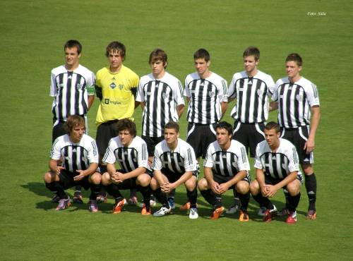Zgornja vrsta od leve: Žiga Kous, Jaka Šafer, Rok Gruškovnjak, Denis Barbič, Uroš Pörš, Mitja Mauko. Čepijo z leve: Leon Sreš, Erik Janža, Nino Kouter, Mitja Lotrič, Timotej Pavel.