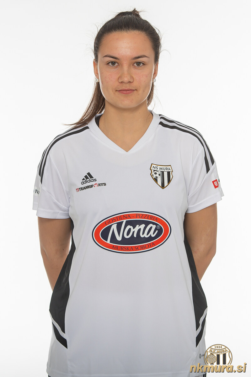 Neli Hofman leta 2023.